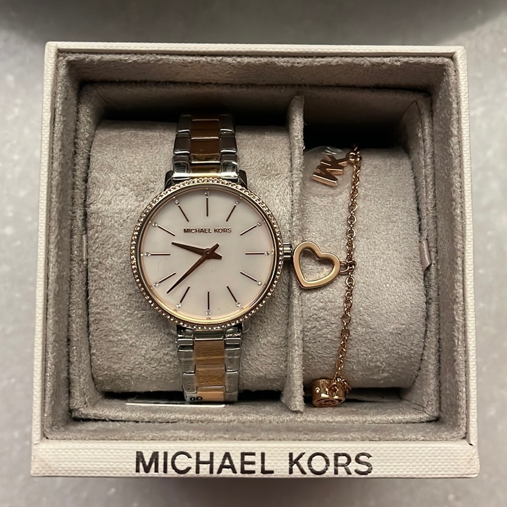 Michael Kors Ladies Pyper Watch And Bracelet Gift Set